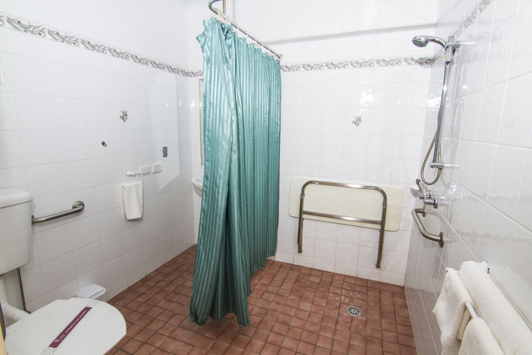 Bathroom 4, Green Gables Motel, Dubbo - Pt A