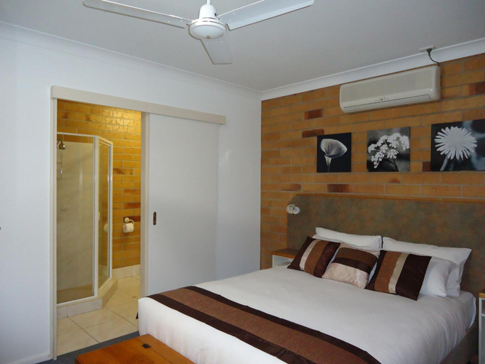 Bedroom 2, Copper Country Motor Inn, Nanango