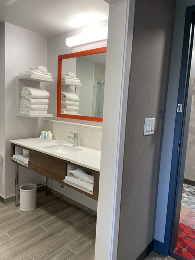 Bathroom 4, Hampton Inn Indianapolis Downtown IUPUI, Marion