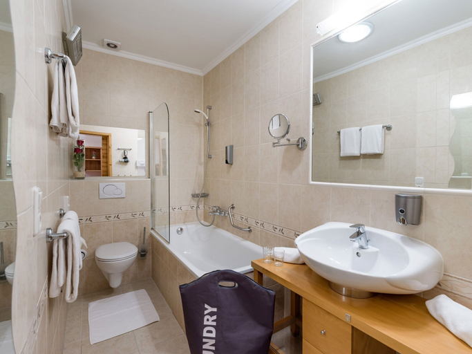 Bathroom 3, Gartenhotel Rosenhof Kitzbuehel, Kitzbühel