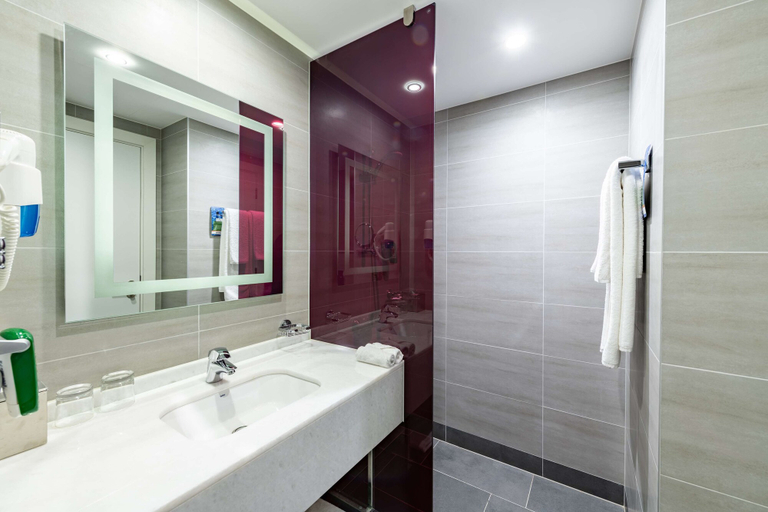 Bathroom 4, Park Inn by Radisson Jubail Industrial City, Al Jubail