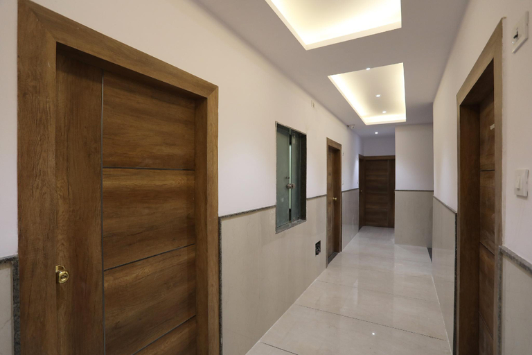 Others 5, Hotel Ivy, Delhi
