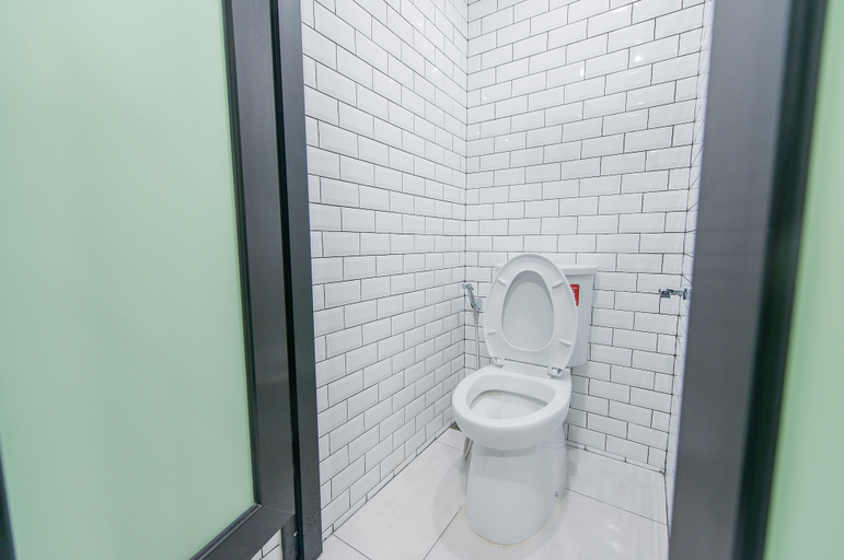 Bathroom 4, LAF Hotel Aree, Phaya Thai