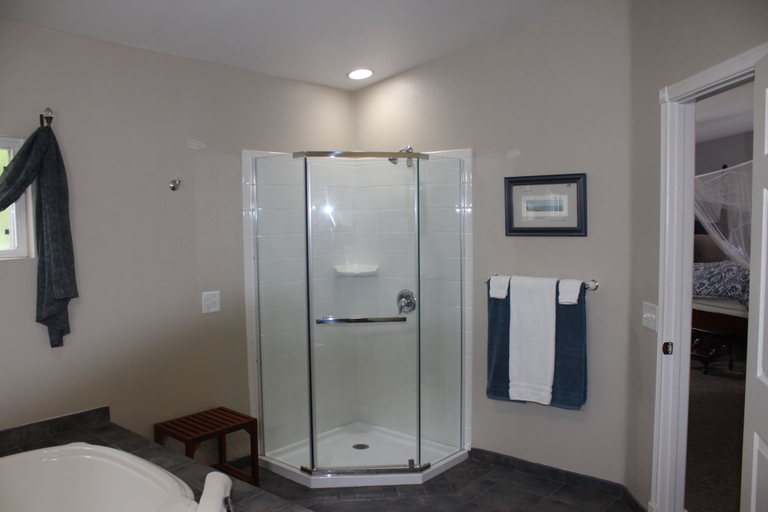 Bathroom 4, Pelican Cove Inn, San Diego