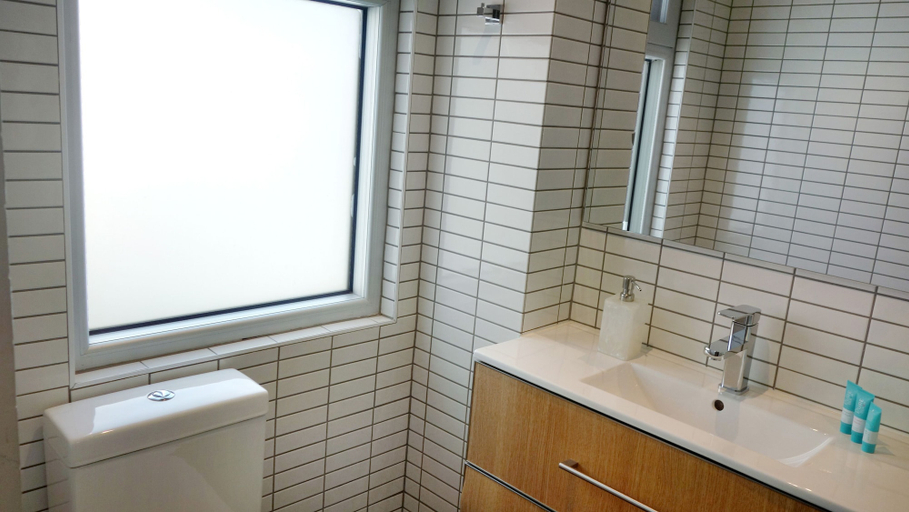 Bathroom 3, Semaphore Splash Apartments, Adelaide