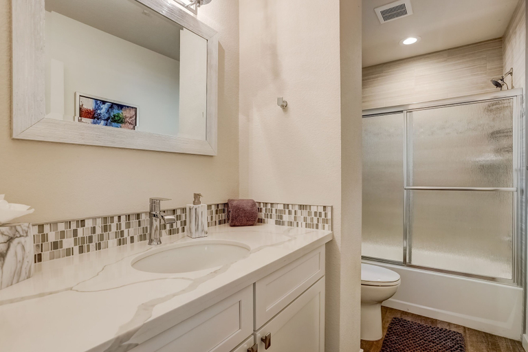 Bathroom 4, South Star Pines Place, Douglas