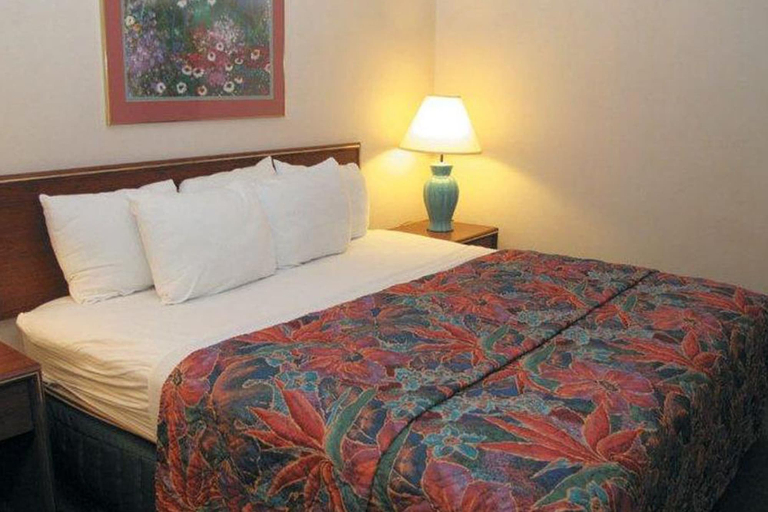 Bedroom 2, Norwood Inn & Suites by BlissPoint Post Rd Indianapolis, Indianapolis