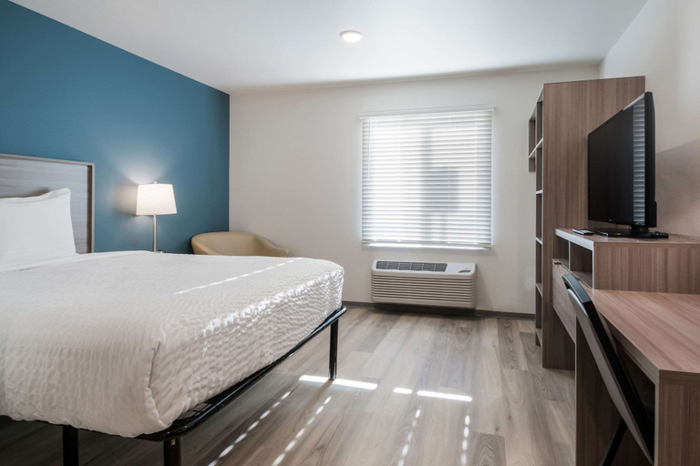 Bedroom 3, WoodSpring Suites Portland Vancouver, Clark
