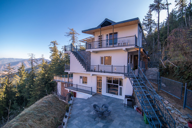 Exterior & Views