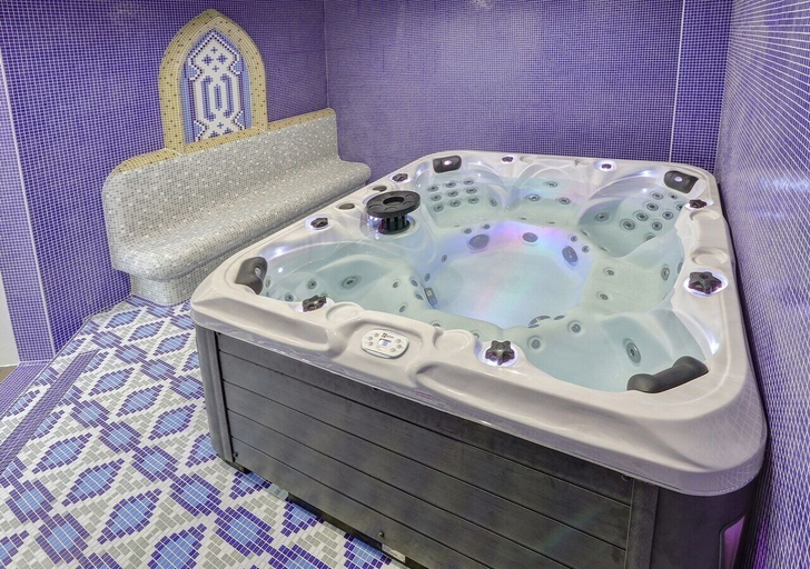 Bathroom 5, Hotel Continental, Varna