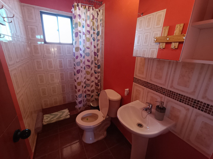 Bathroom 3, Yurak Apart Hotel, El Loa