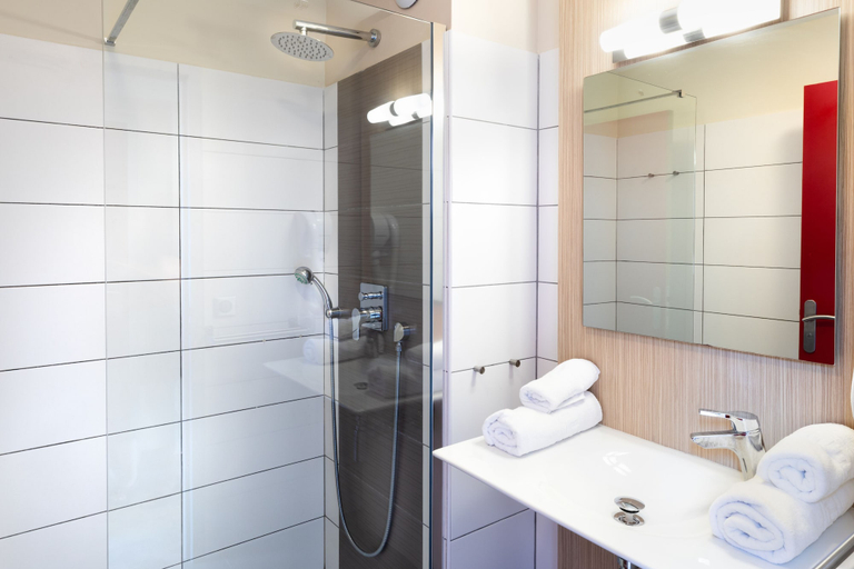 Bathroom 4, SOWELL RÉSIDENCES Les Perles du Golfe de Saint-Tropez, Var