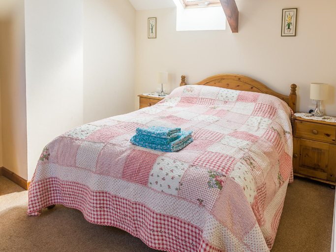 Bedroom 2, Frankaborough Farm Holiday Cottages, Devon