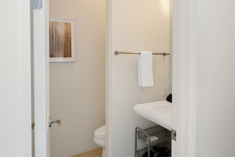 Bathroom 3, Stone's Throw - Unbeatable Location, Lovely Modern Interior, Santa Fe