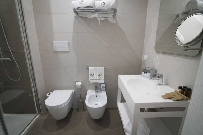 Bathroom 5, M&F Hotel, Lecce