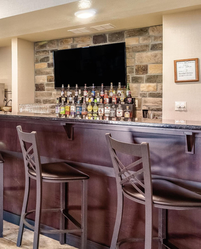 Food & Drinks 5, Cobblestone Inn & Suites - Bridgeport, Morrill