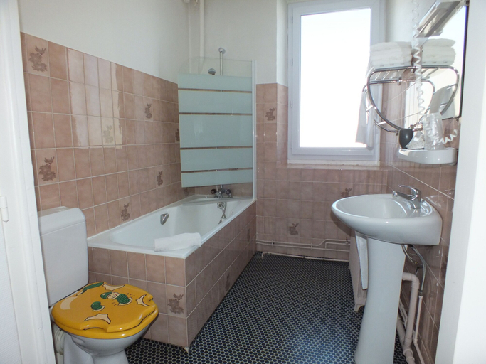 Bathroom 3, Hôtel La Prairie, Isère
