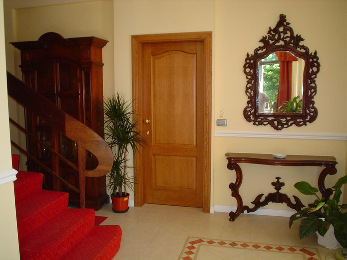Others 5, Petit Chateau, Pistoia