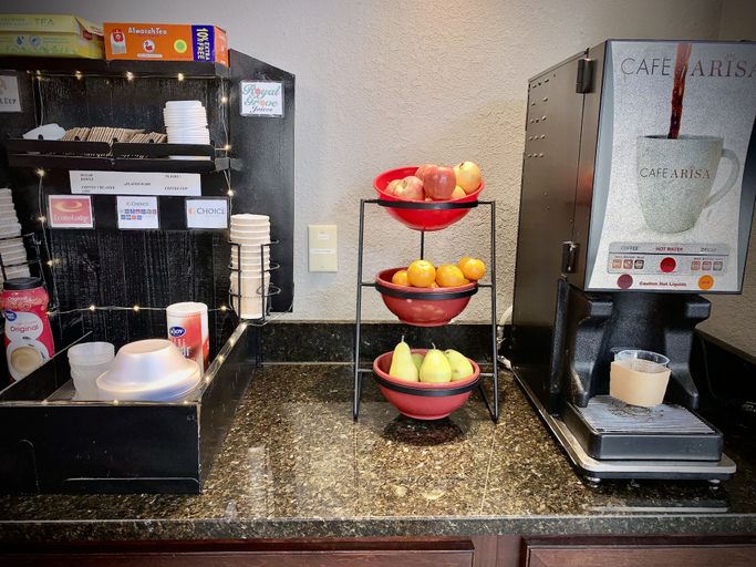 Food & Drinks 5, Econo Lodge Forrest City I-40, Saint Francis
