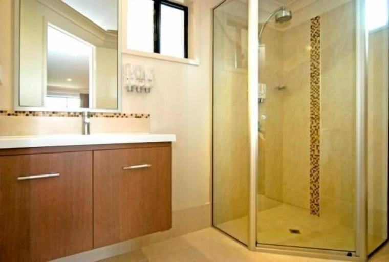 Bathroom 3, Johnson Road Motel, Browns Plains