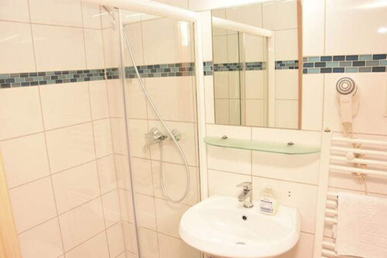 Bathroom 5, Hotel Arena, Köln