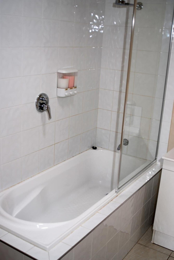 Bathroom 3, Melton Motor Inn & Apartments, Melton Bal