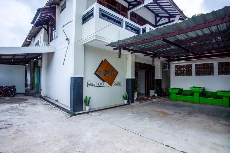 Exterior & Views 2, Safara Guesthouse Syariah, Semarang