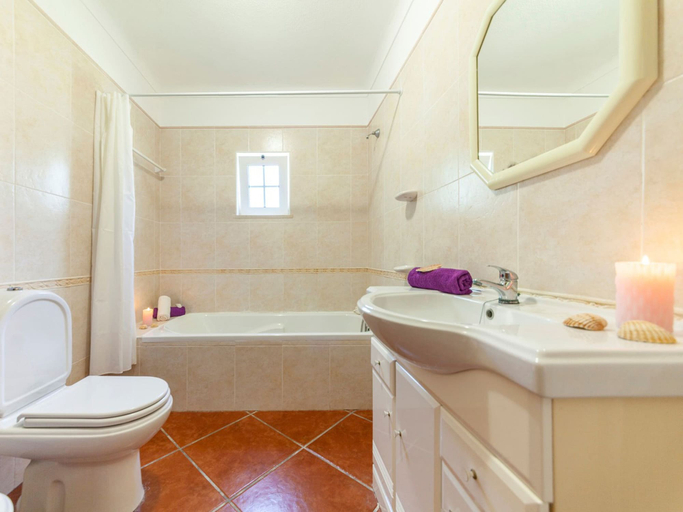 Bathroom 4, Villa Azur, Albufeira