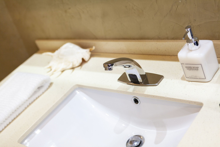 Bathroom 4, Angulo House