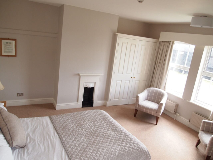 Bedroom 3, Donington Park Farmhouse Hotel, Leicestershire