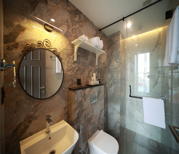 Bathroom 5, De Fleur Hotel, Puducherry