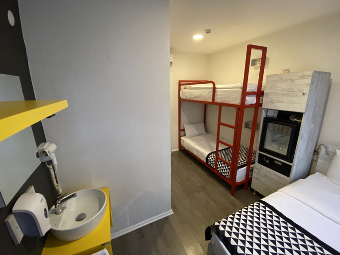 Bedroom 4, Piano Hotel, Konak