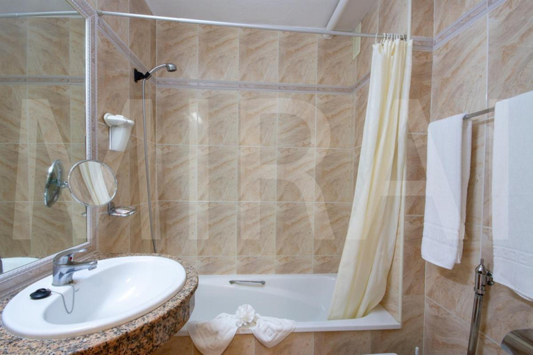 Bathroom 4, Apartamentos Pez Azul, Santa Cruz de Tenerife