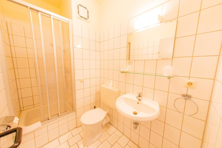 Bathroom 5, Hotel Centro Fürth, Fürth