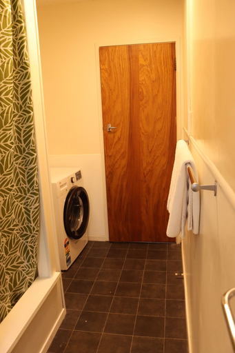 Bathroom 5, Victoria Apartments, Hamilton