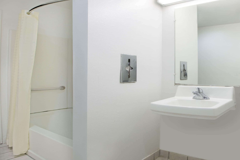 Bathroom 3, Microtel Inn & Suites by Wyndham Garland/Dallas, Dallas
