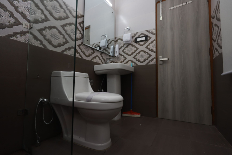 Bathroom 4, Hotel The Nest, Kangra