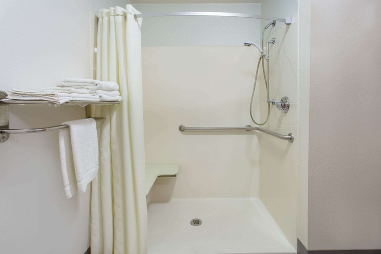 Bathroom 4, Super 8 by Wyndham Bedford, Lawrence