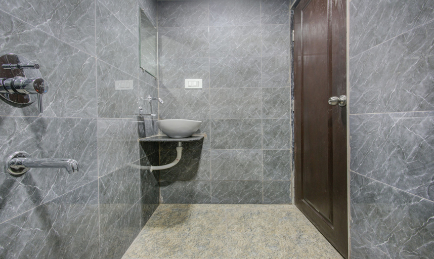 Bathroom 4, Itsy Hotels Kings Inn Vashi, Thane