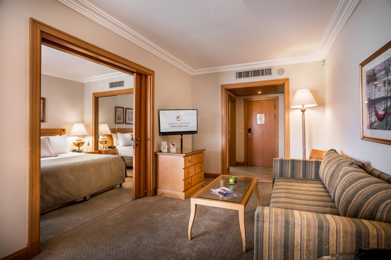 Bedroom 4, Aria