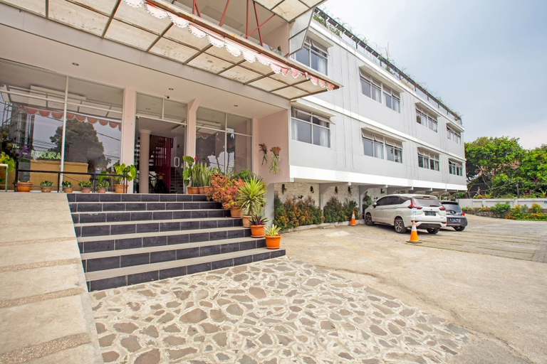 Exterior & Views 2, Super OYO 3876 The Aurora Inn Lembang, Bandung