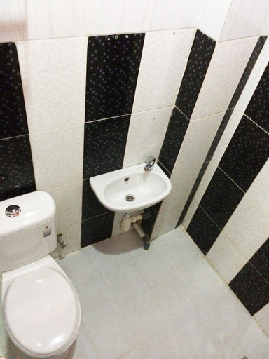 Bathroom 4, Hollywood Hotel, West Jakarta