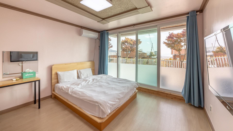 Bedroom 3, Ganghwa Marinwon Pulbilra Gajok Pension, Ganghwa
