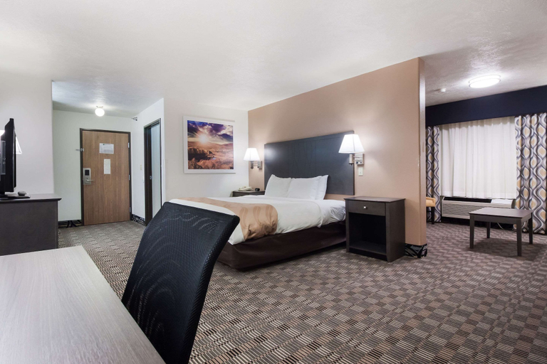 Bedroom 3, Quality Inn & Suites McCook, Red Willow
