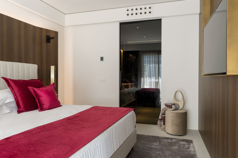 Bedroom 3, We Me Suite Hotel, Rimini