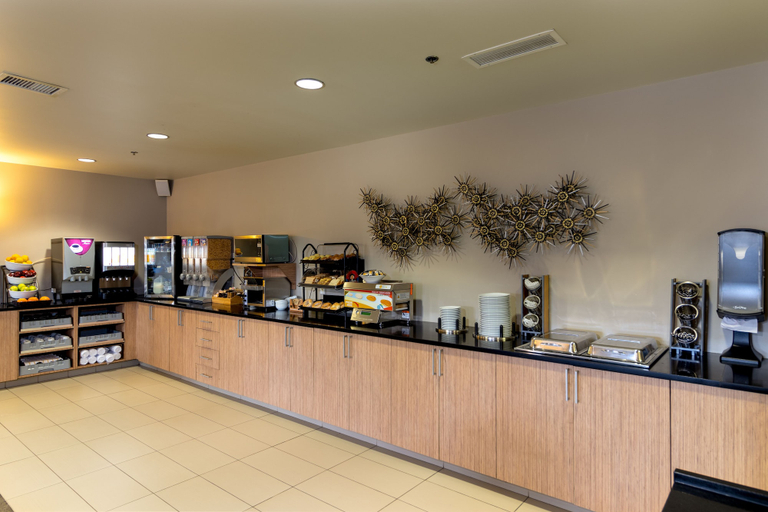 Food & Drinks 5, The Kanata by BCMInns Whitecourt, Division No. 13