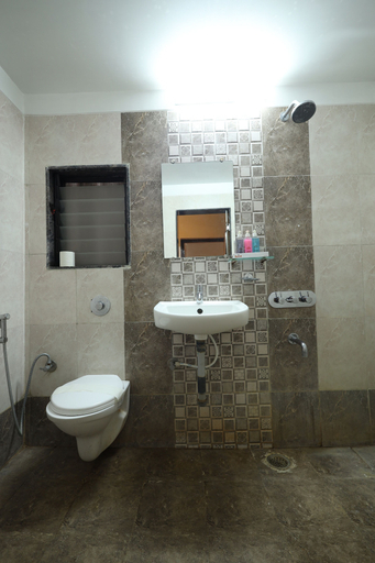 Bathroom, Saish Hotel, Ahmadnagar