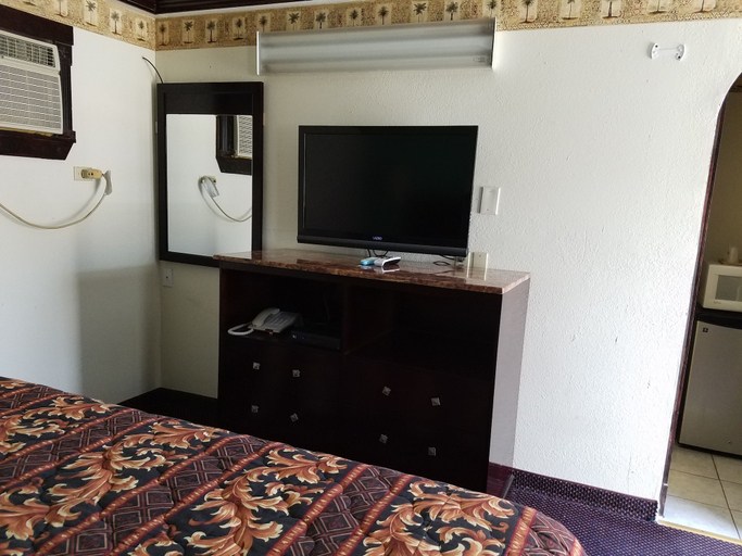 Bedroom 3, Luxury Inn & RV Park, Karnes