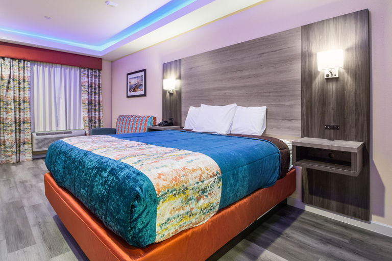 Bedroom 2, Scottish Inn & Suites Houston Willowbrook, Houston