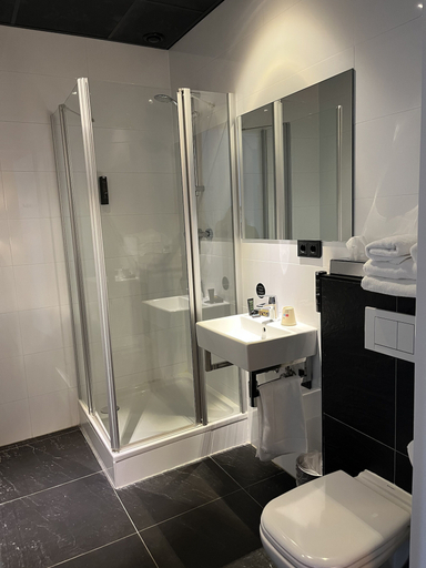 Bathroom 3, Hotel Glow, Eindhoven